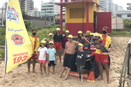 ITAJAÍ CONCLUI PRIMEIRA TURMA DE PROJETO GOLFINHO DA TEMPORADA