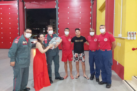 EQUIPE DE PLANTÃO DE SÃO JOSÉ REALIZA DESOBSTRUÇÃO DE VIAS AÉREAS DE BEBÊ