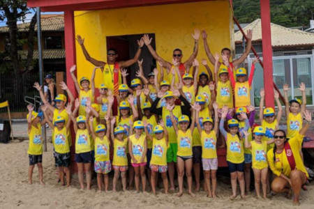 FORMATURA DO PROJETO GOLFINHO NAS PRAIAS DE ITAJAÍ