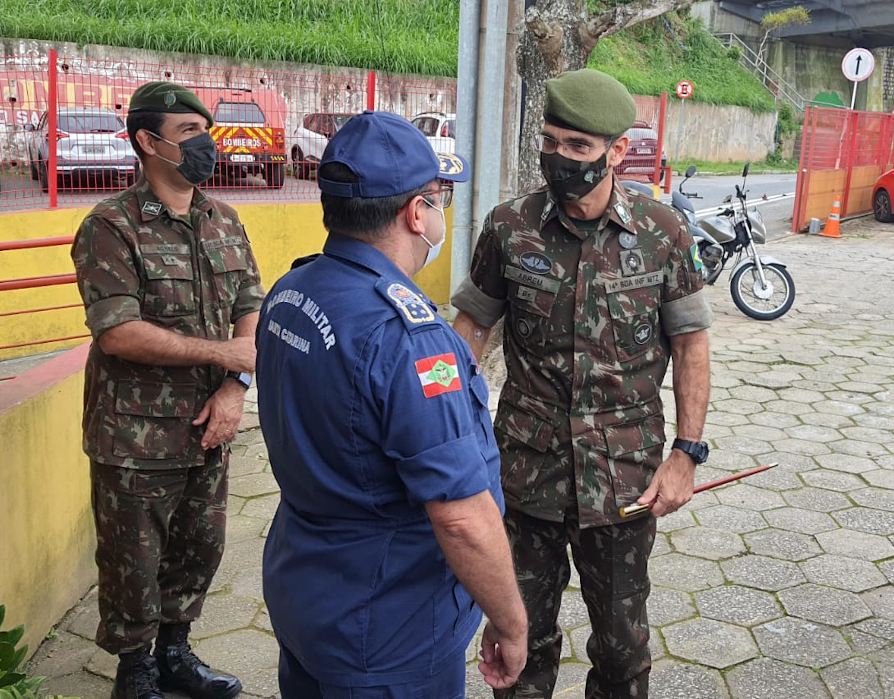 Teixeira de Freitas recebe representantes do Exército Brasileiro e