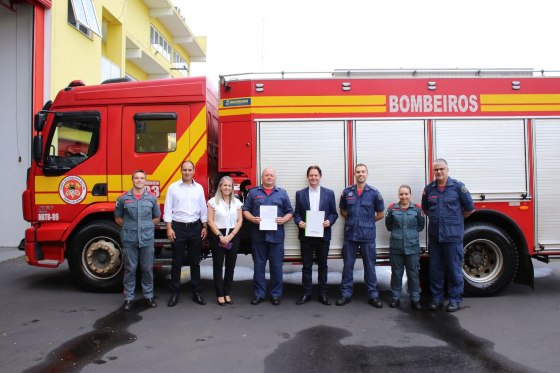 Bombeiro militar produz caminhões de madeira para doar a crianças carentes  de Chapecó, Santa Catarina