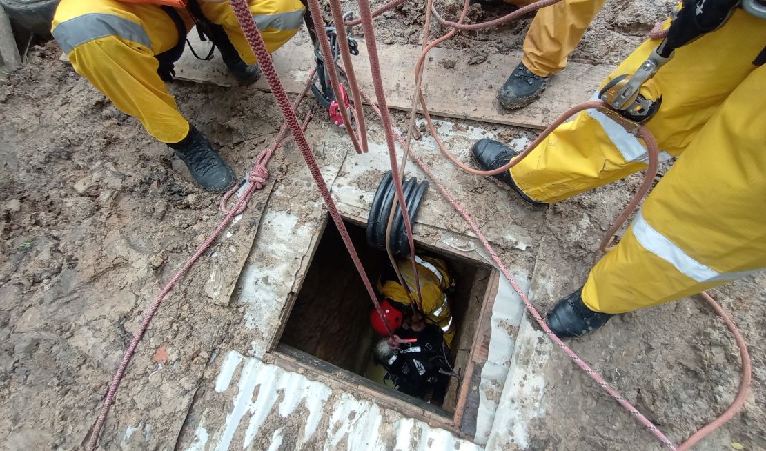 Treinamento simulado: Bombeiros Militares treinam resgate e salvamento em  altura em Tubarão