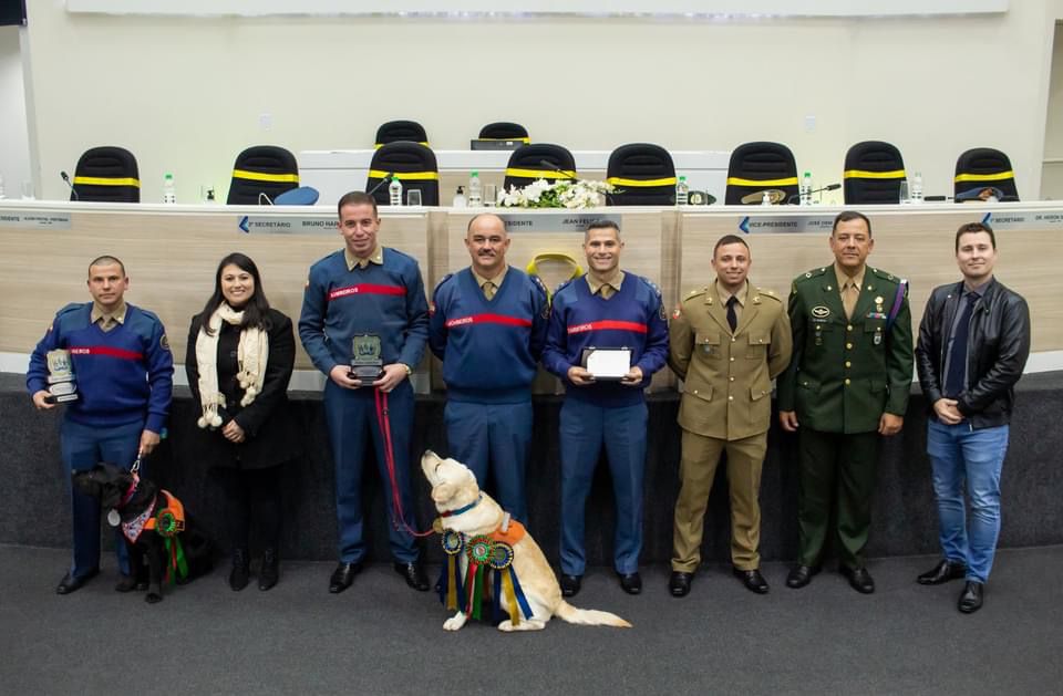 Homenagem aos cães do 5º Batalhão na Câmara de Vereadores de Lages